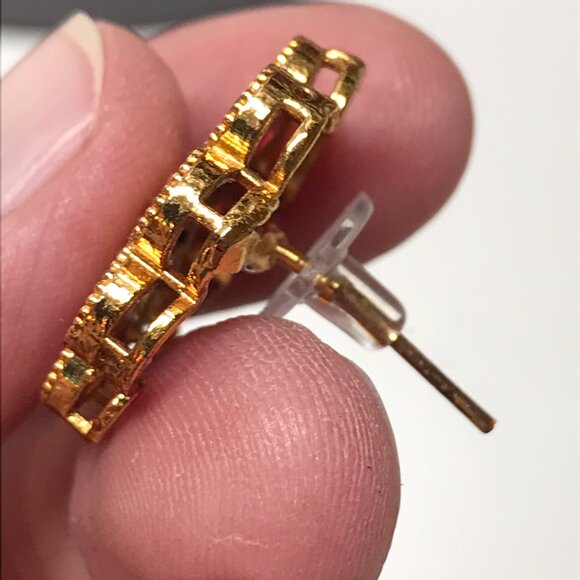 Ruby Flower Petal Earrings for Pierced Ears Gold Tone Metal 1" Wide - Picture 5 of 8